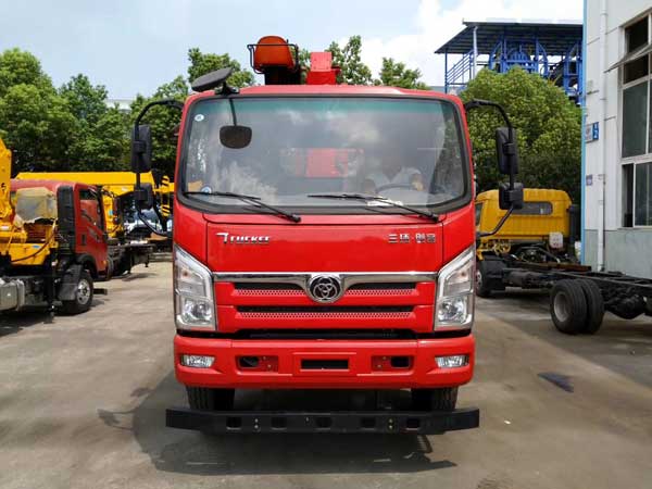 三環(huán)8噸程力隨車吊(山區(qū)專用)圖片展示3