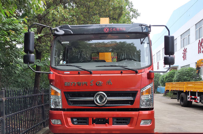 程力吊機8噸東風(fēng)隨車吊圖片展示2