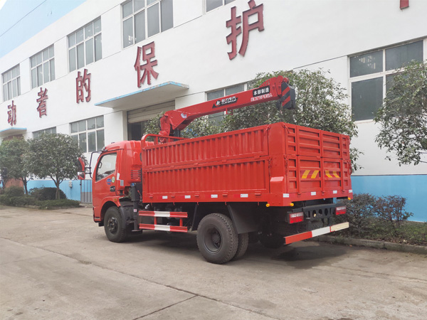 藍牌東風(fēng)福瑞卡5噸隨車吊程力吊機圖片展示2