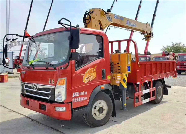 藍(lán)牌隨車吊底盤哪個(gè)品牌好？
