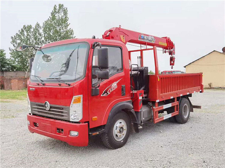藍(lán)牌隨車吊底盤哪個(gè)品牌好？