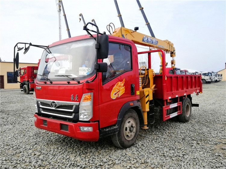 藍(lán)牌隨車吊底盤哪個(gè)品牌好？