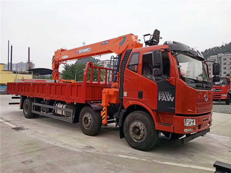 解放12噸價格隨車吊多少錢一臺？