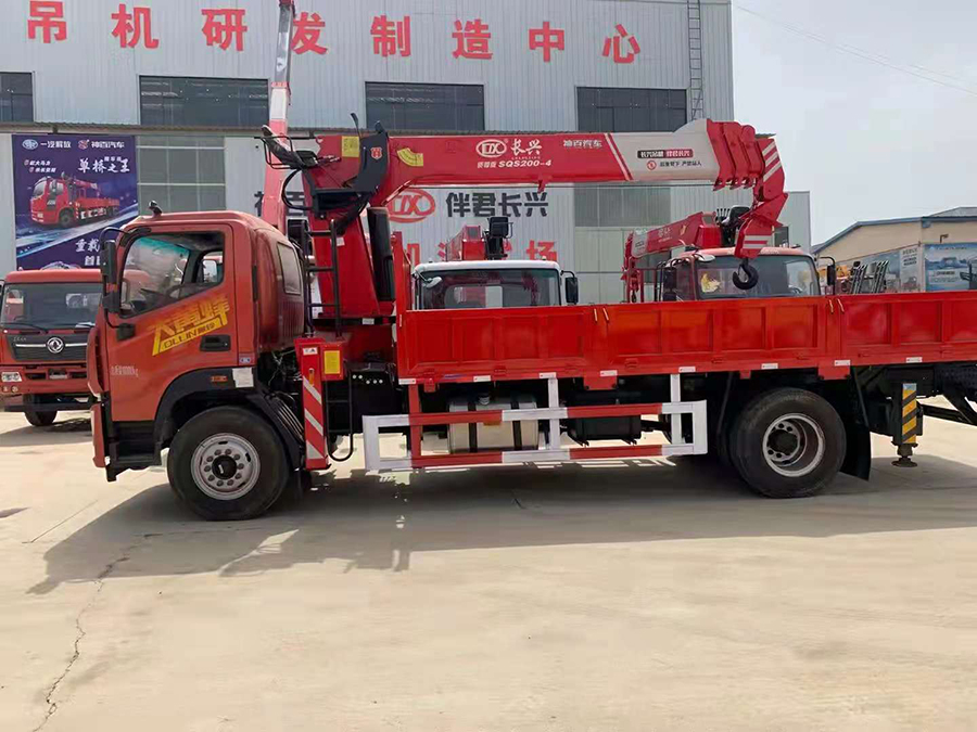 福田奧鈴8噸隨車吊圖片展示4